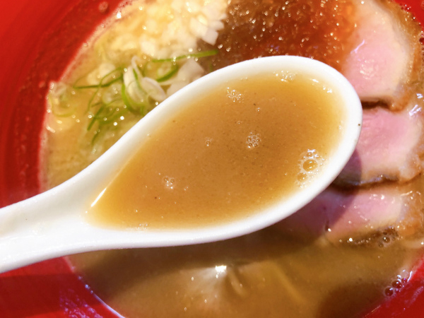 魚介豚骨醤油 スープ
