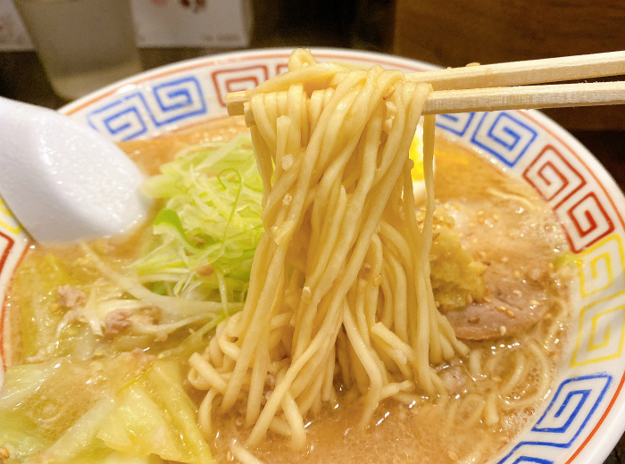 麺と餃子 いせのじょう 桑園高架下 特製みそラーメン 麺