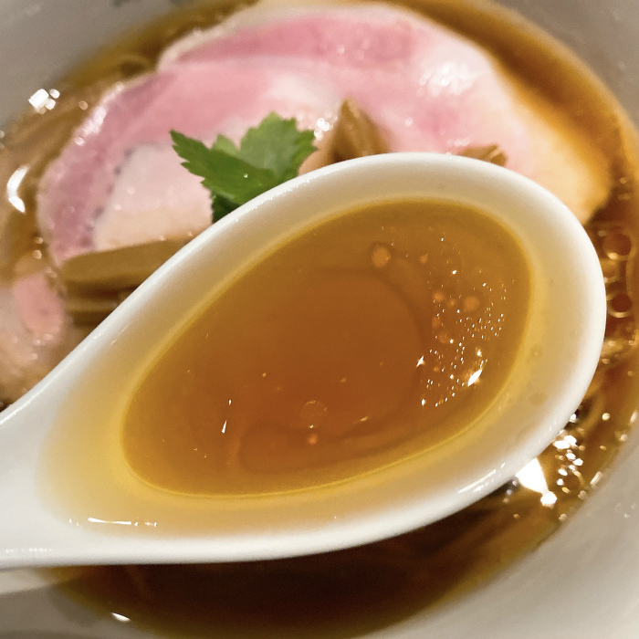 Japanese Ramen Noodle Lab Qで醤油らぁ麺 スープ