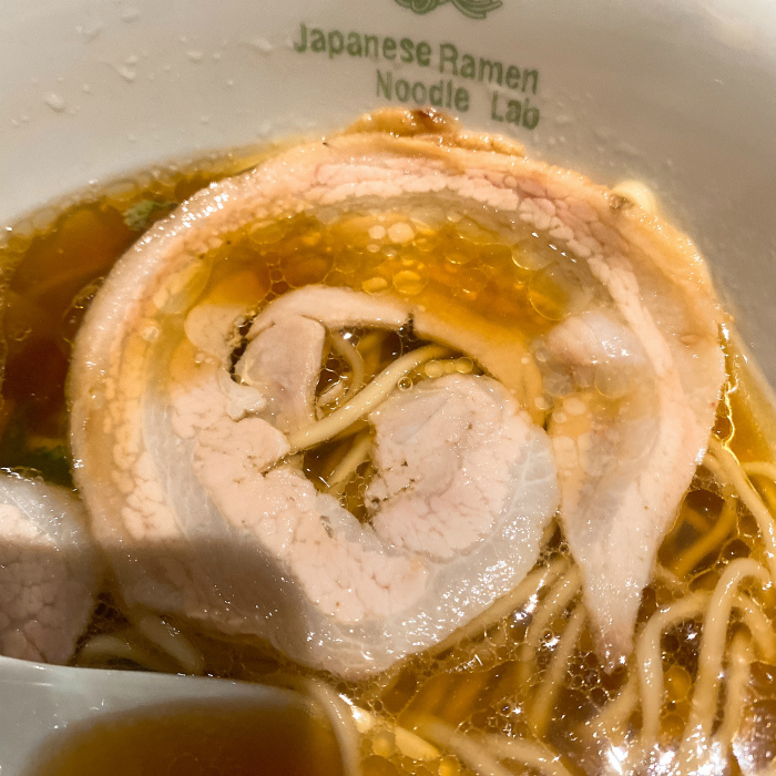 Japanese Ramen Noodle Lab Qで醤油らぁ麺 豚バラ